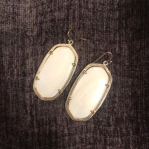 Kendra Scott signature Elle gold drop earrings